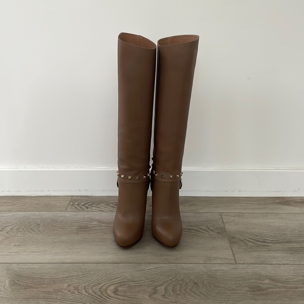 Valentino garavani studs boots beige
